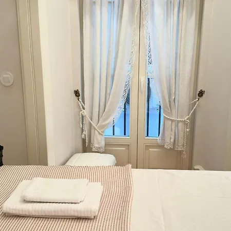 Apartment Apartamento Com Duas No Chiado Lisbon
